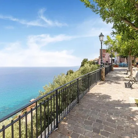 Feriehus Enchanting Holiday In With Garden Cefalù